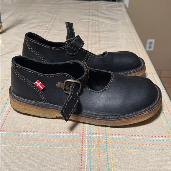 Elegant Black Ankle Booties - Picture 6 of 6